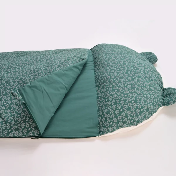 sac de couchage enfant maternelle coton bio avec oreiller intégré et sac de transport motif fleurs sur fond vert sapin