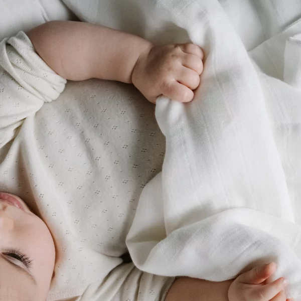 couverture bébé en double-gaze pur coton bio unie écru