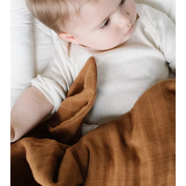 couverture bébé en double-gaze pur coton bio unie caramel