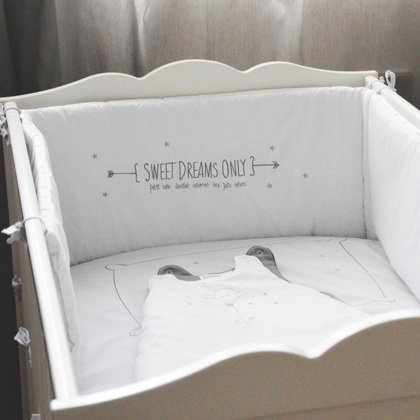 Tour de lit bébé mixte fille garçon original blanc et argent Sweet Dreams étoiles coton bio oekotex