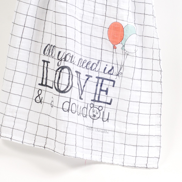 maxi-lange bébé mixte fille garçon blanc à carreaux all you need is love and a doudou en coton bio oekotex