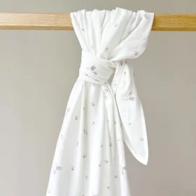 Maxi-lange bébé 120x120 cm en double-gaze imprimé colibris parme et fleurs