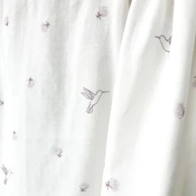 Maxi-lange bébé 120x120 cm en double-gaze imprimé colibris parme et fleurs