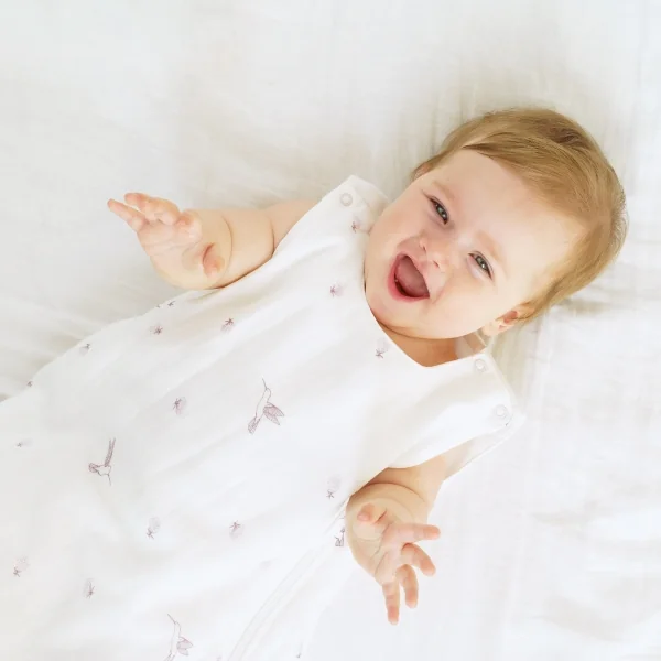 gigoteuse ete bebe gaze de coton bio motif colibri parme