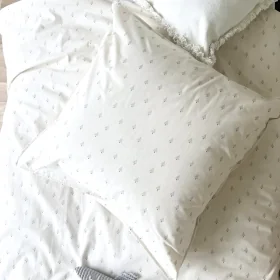 parure de lit 1 personne écrue imprimée de sapins bleu marine en coton bio