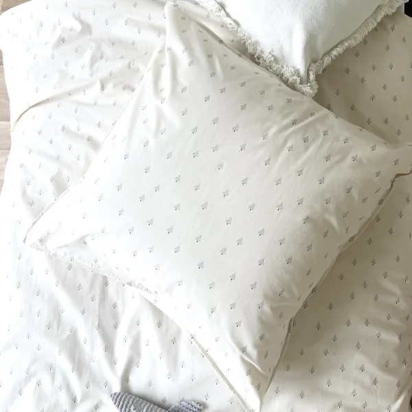 parure de lit 1 personne écrue imprimée de sapins bleu marine en coton bio