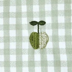 broderie pomme sur fond vichy vert thème Olive