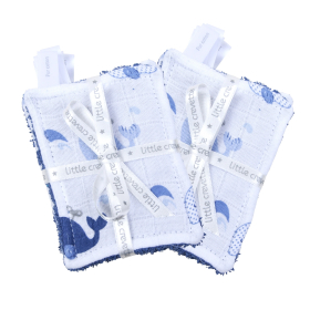 lingettes bébé en tissu lavable et réutilisable gaze de coton et éponge bleue motif baleine coton bio et oekotex