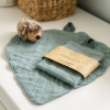 Débarbouillettes en gaze de coton bio lavable et réutilisable vert sauge en forme de feuille