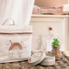 Trousse de toilette enfant ou bébé brodée arc-en-ciel coloris écru et rose en coton bio intérieur PVC Utopia