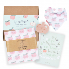 Coffret cadeau bebe fille pomme avec maxi-lange, bavoir bandana, carte et anneau de dentition, coton bio et oekotex