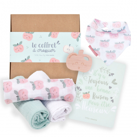 Coffret cadeau bebe fille pomme avec langes, bavoir en coton bio et oekotex, carte a encadrer et anneau de dentition
