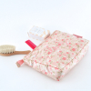 Mignonne trousse de toilette enfant fille à fleurs rose et lin brodée du texte Lovely en coton enduit PVC Mila