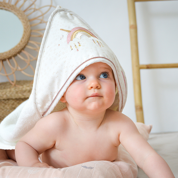 Cape de bain bébé fille arc-en-ciel écru coton bio oekotex