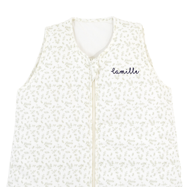 Gigoteuse pour enfant de 6 à 10 ans longueur 150 cm imprimé motif buis écru et vert en coton bio personnalisée prénom