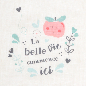 grand bavoir élastiqué en lin et éponge motif pomme et phrase la belle vie en coton bio oekotex
