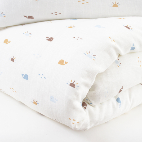 parure de lit bébé taie d oreiller 40x60 cm et housse de couette 100x140 cm en lange pur coton bio blanc cassé imprimé baleine