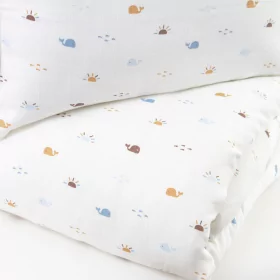 parure de lit bébé taie d oreiller 40x60 cm et housse de couette 100x140 cm en lange pur coton bio blanc cassé imprimé baleine
