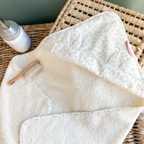 cape de bain bébé éponge coton bio capuche avec oreilles motif feuilles de buis