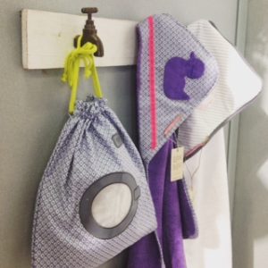 cape de bain bébé et sac à piscine