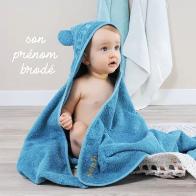 cape de bain bébé bleue brodée au prénom en coton bio