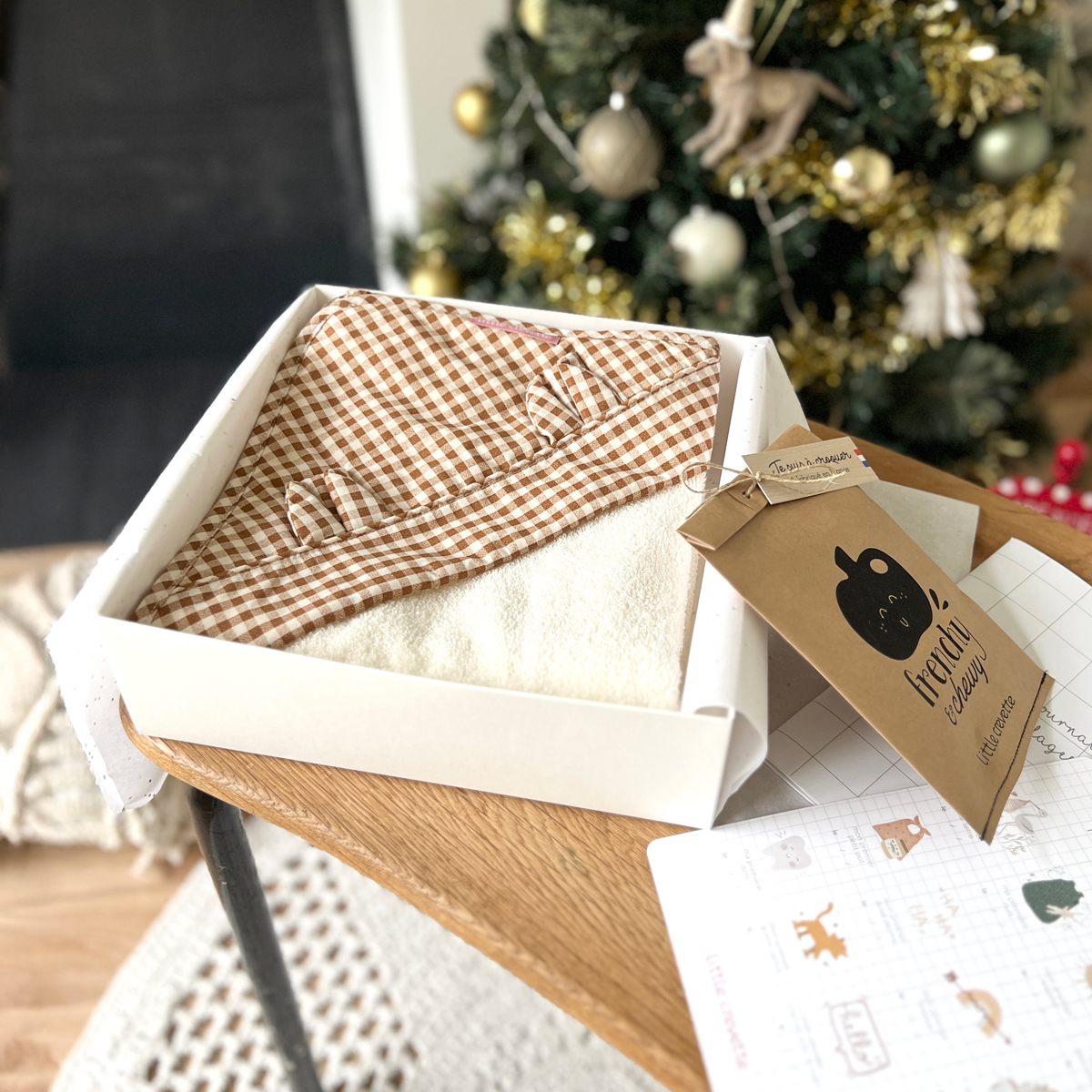 coffret cadeau bébé cape de bain et langes nils