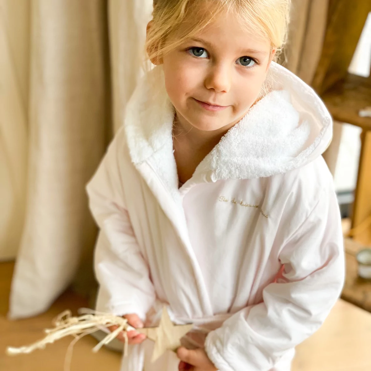 peignoir enfant fille à capuche rose poudré